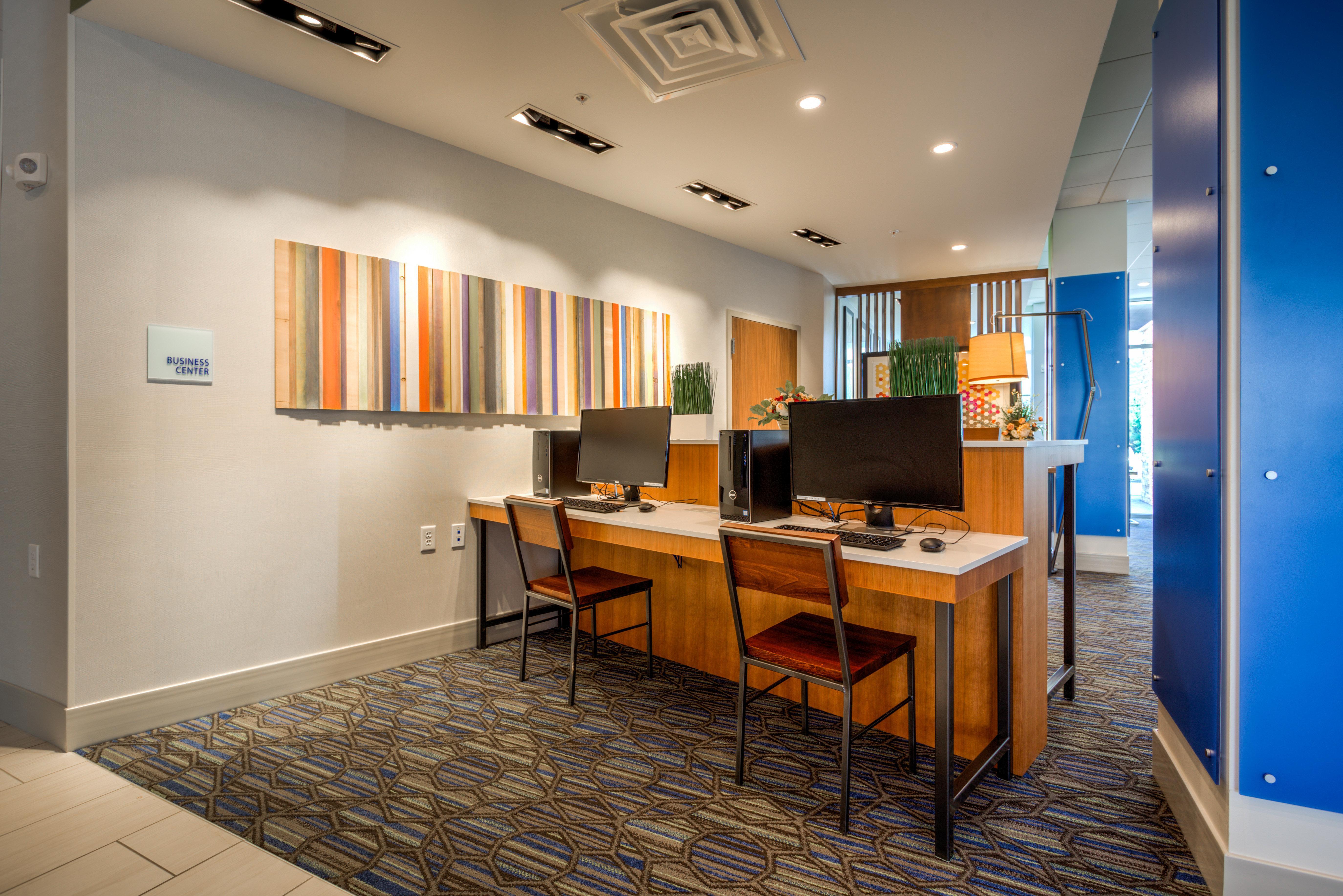 Holiday Inn Express & Suites Reedsville - State Coll Area, An Ihg Hotel Buitenkant foto